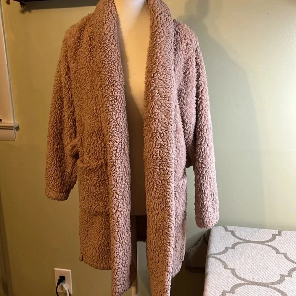 Natori Teddy plush fuzzy pink blush front pockets short robe, *missing belt* - Picture 3 of 17